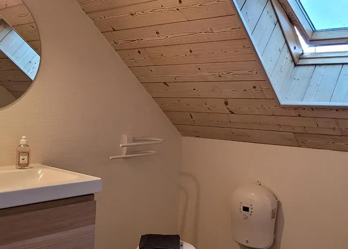 La Maison Bleue, Daire *