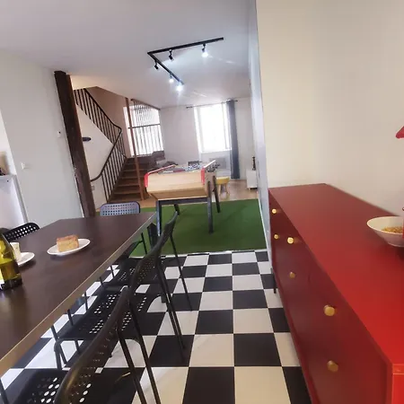 La Maison Bleue, Apartment