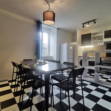 Apartment La Maison Bleue,